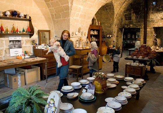Keramikos dirbtuvės ir parduotuvės